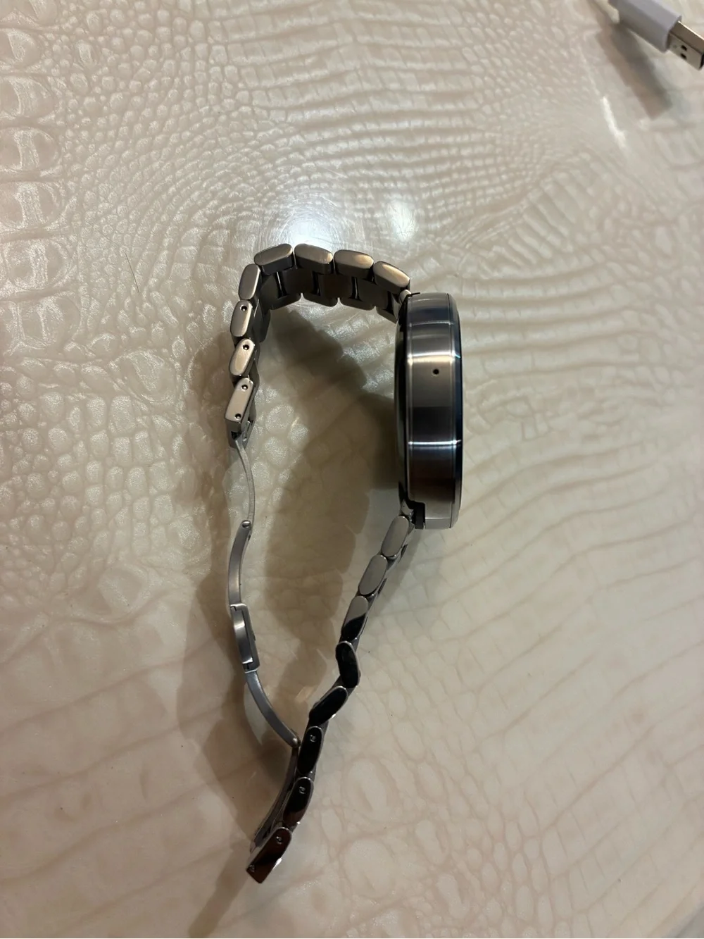 Motorola Silver Stainless Steel Smartwatch with Round Face